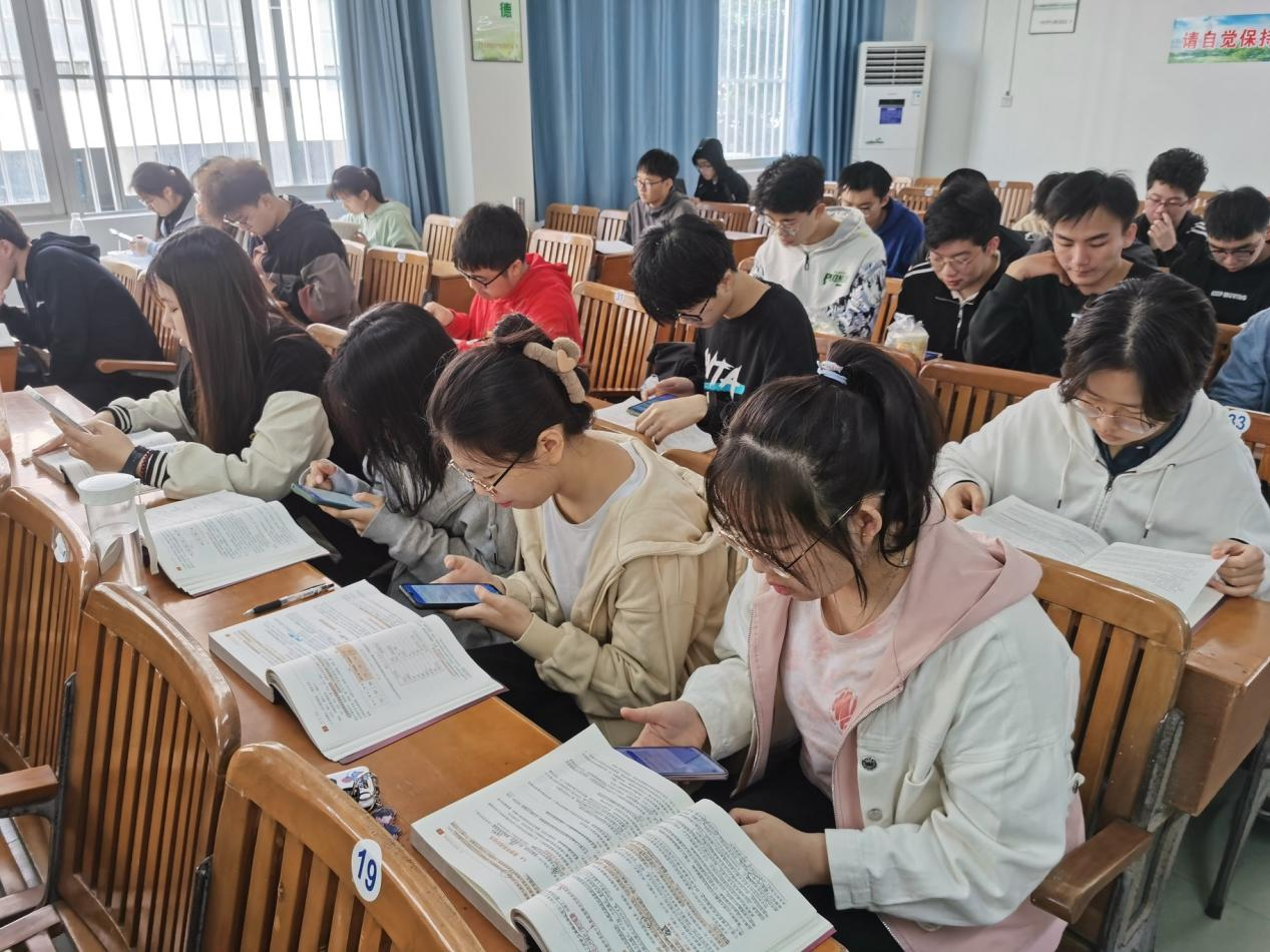 《数据库原理》课上通过会了吗微信小程序进行测验